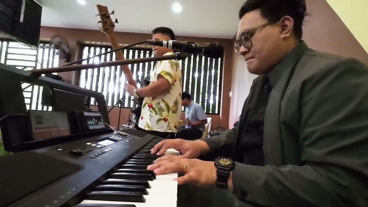 Ang atong Diyos Maayo/Pagdayeg nga tinud-anay/Umuulan ng pagpapala Medley 