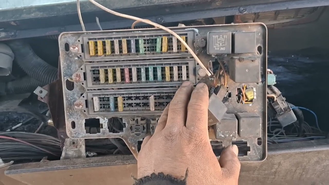 Mercedes 1935, mais um serviço gigante.Troca do chicote externo e conserto do interior