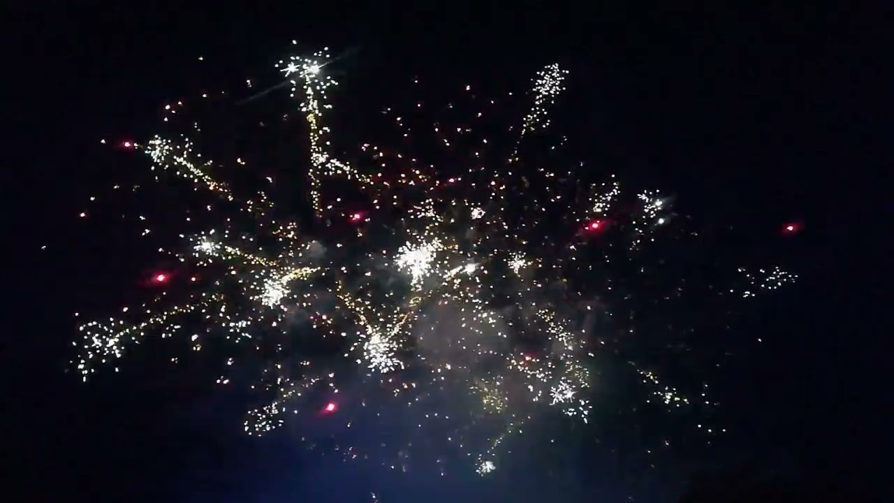 Fête foraine de Pentecôte à Decize   Feu d'artifice de clôture 2025