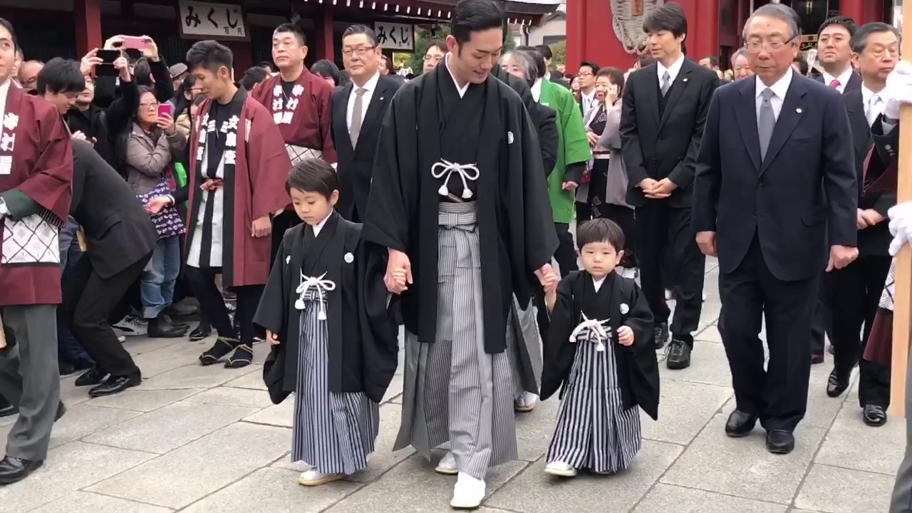 Asakusa Japan 中村勘太郎 中村長三郎 初舞台お練り