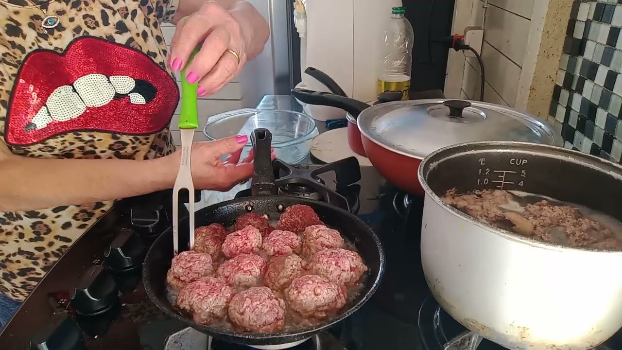 #HOJE NOS VAMOS DE MACARRONADA COM ALMÔNDEGAS.VAMOS LÁ.