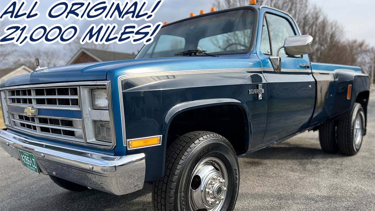 Полностью оригинальный Square Body с двумя передними и задними колесами! 21 000 оригинальных миль...