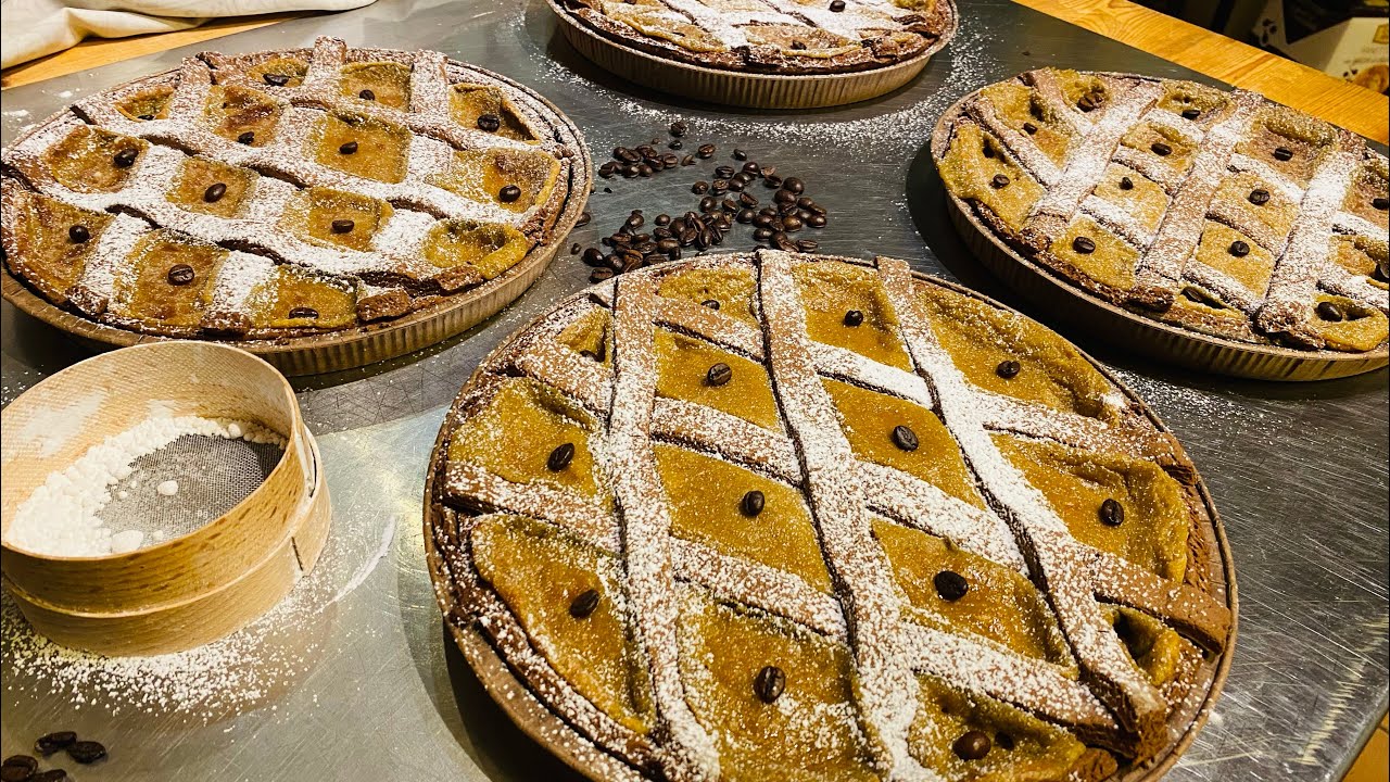 Crostata di frolla al cacao con marmellata di caffè.ricetta della marmellata di caffè dettagliata.