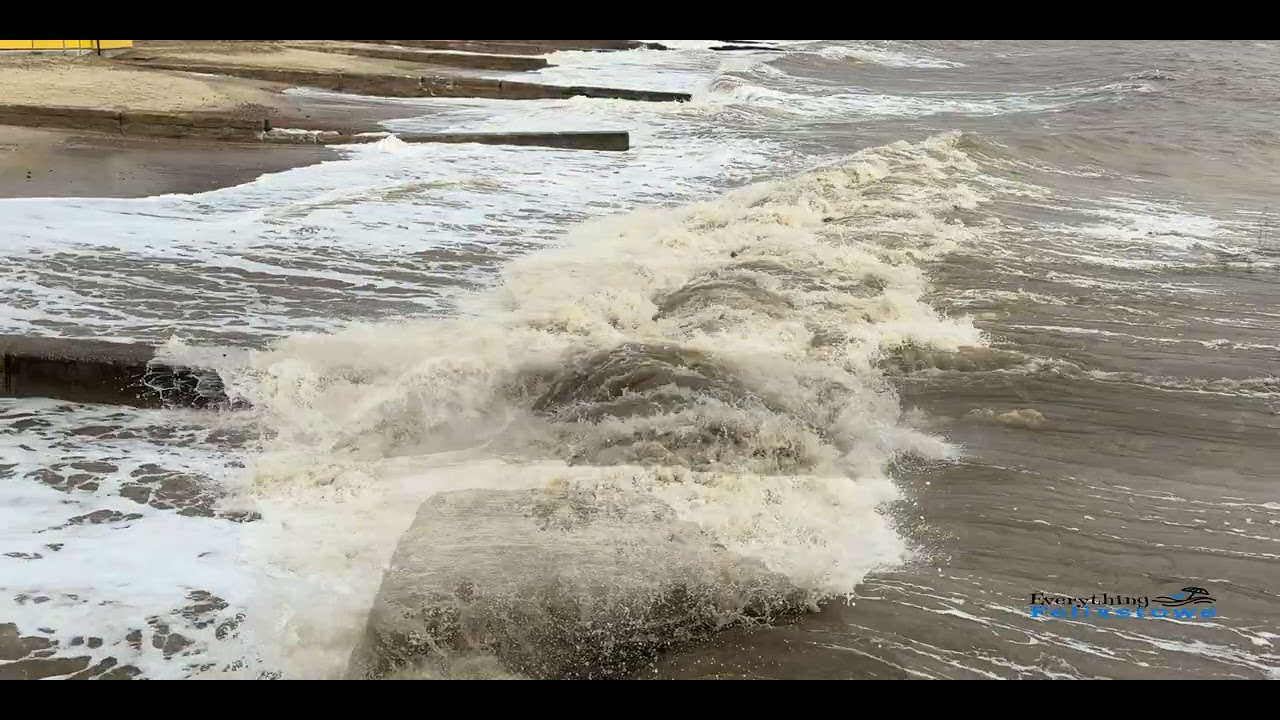 Rough seas Felixstowe Nov 2025