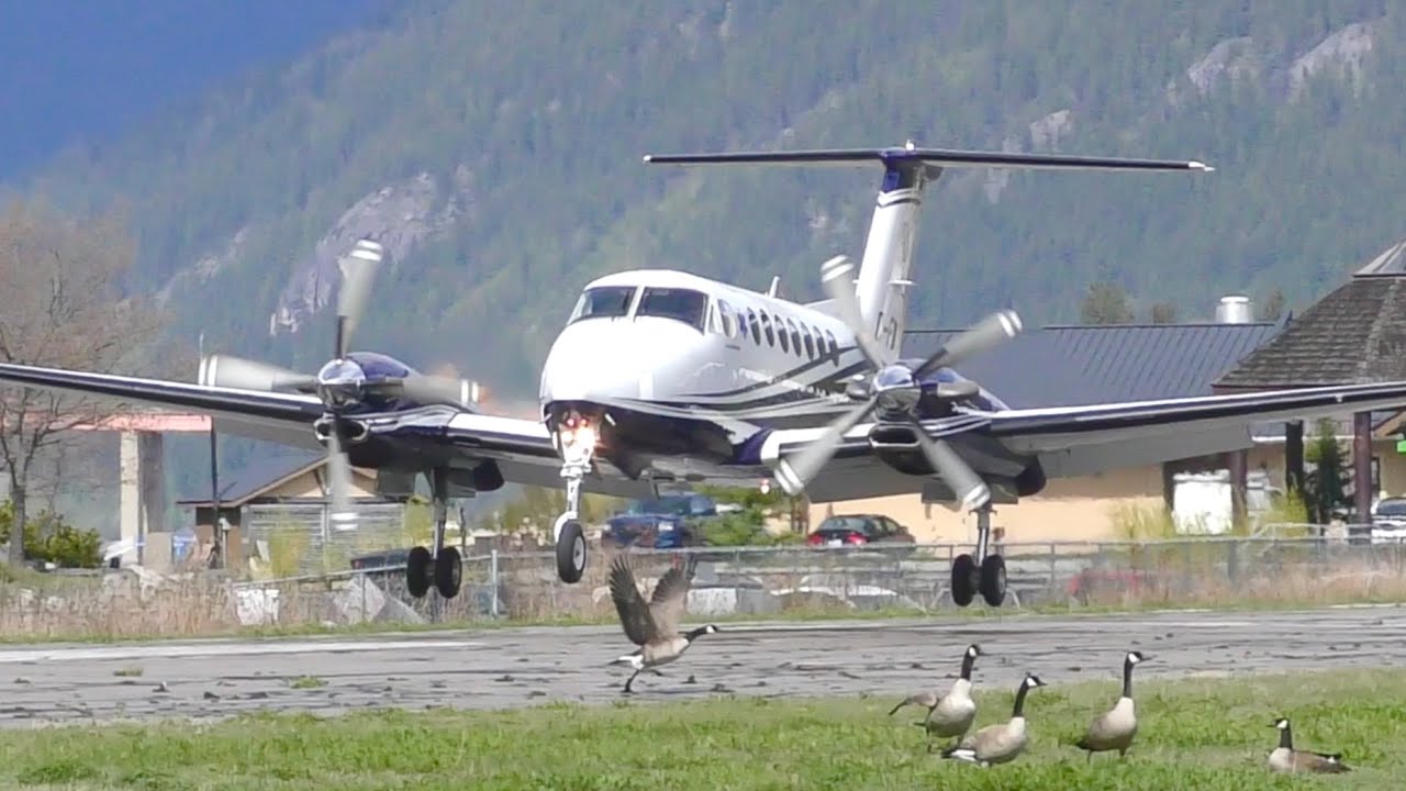 Beech B300 Super King Air 350 Landing