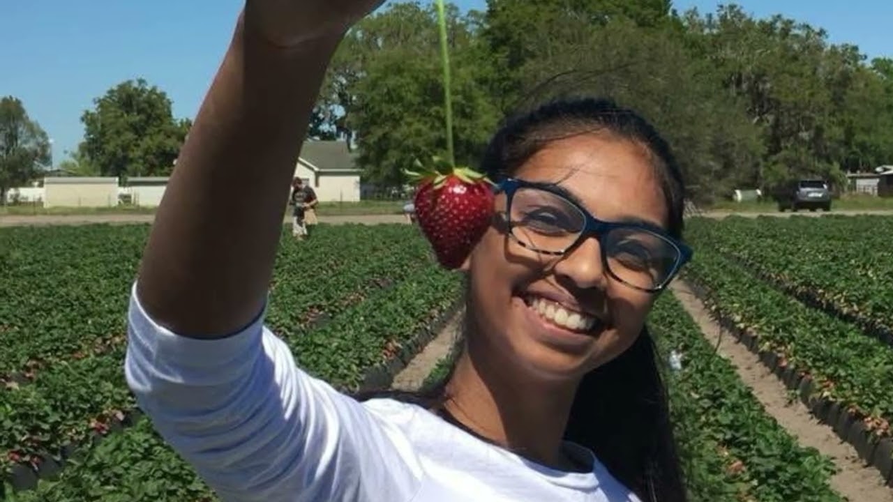 Having fun at strawberry field  🍓 