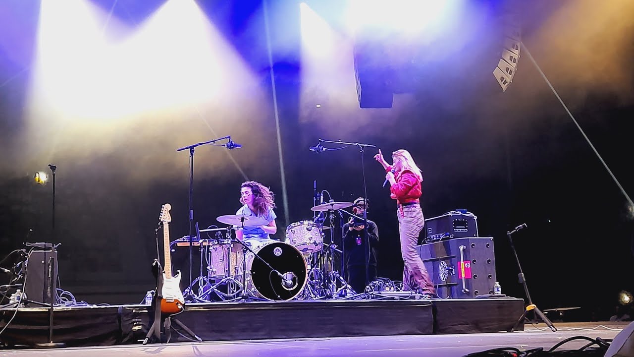 Hyphen Hyphen 🎤🎶 《Too Young》 Concert Le Live Alouette Radio, VendeSpace Le 22 Octobre .
