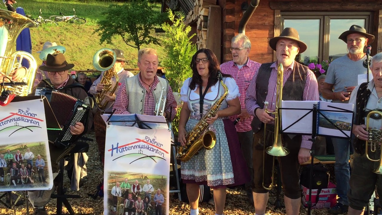 Eine Herde weißer Schafe-Die Hüttenmusikanten auf der Gemündener Hütte