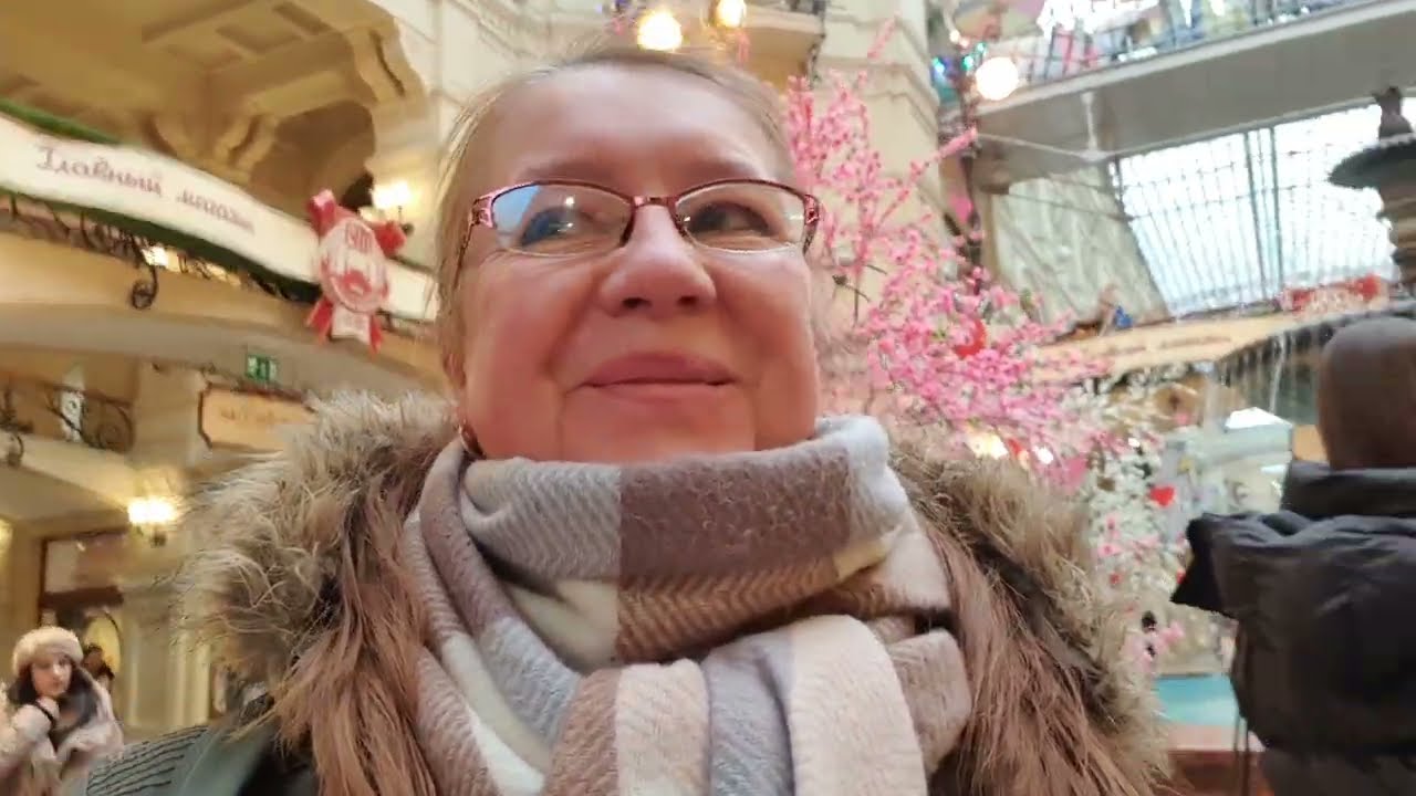 В ГУМе Греюсь и Отдыхаю )