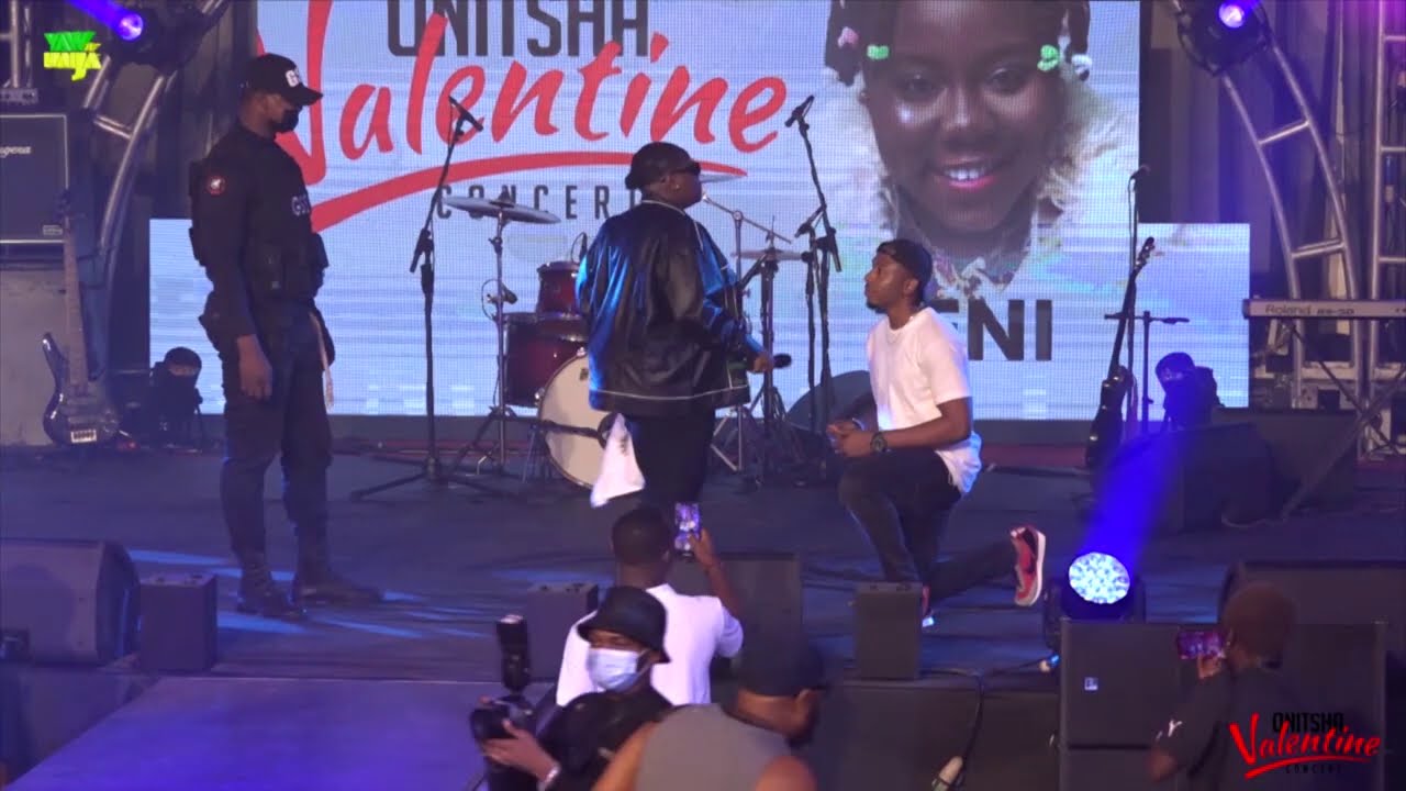 Watch as fan came out to propose to Teni at Onitsha Valentine Concert.