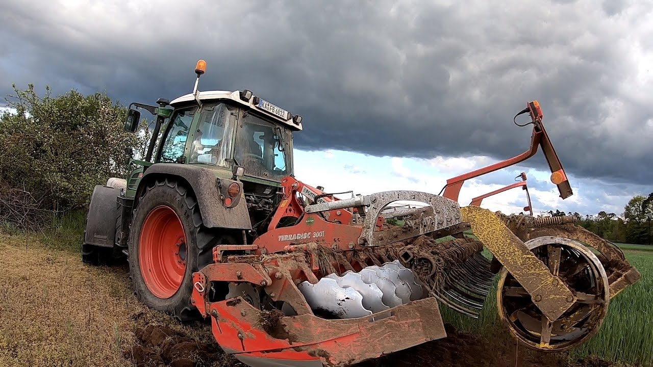 Fendt Vario 311 mit Pöttinger Terradisc 3001 im Einsatz