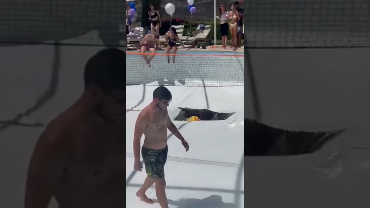 Sumidero abre debajo de una piscina