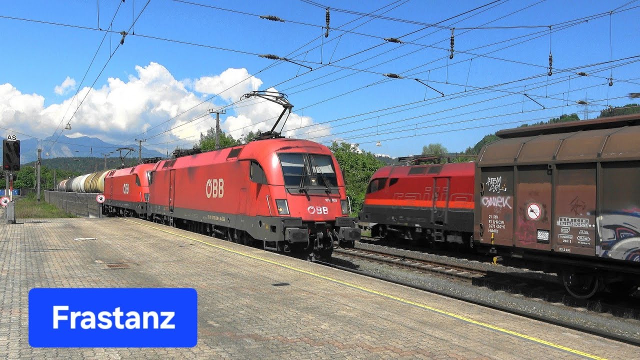Frastanz: S-Bahn VMOBIL, Güterzug begegnet Railjet, Railjet mit 1116 216  Johann Strauss -Lok