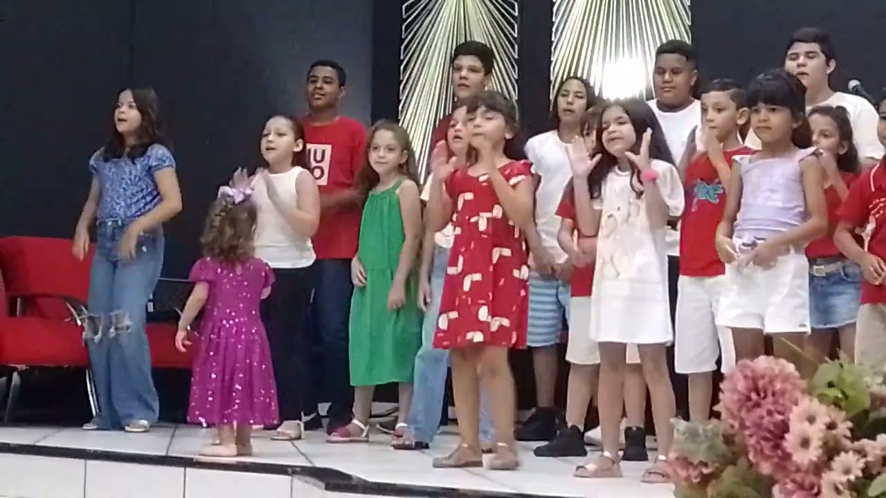 Davi e Isabeli apresenta&ccedil;&atilde;o na igreja