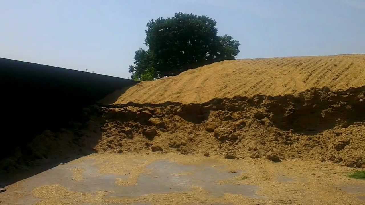 Um&iacute;stěn&iacute; su&scaron;ičky NEW EcoTec-REUS na farmě vedle obytn&eacute;ho domu farm&aacute;ře