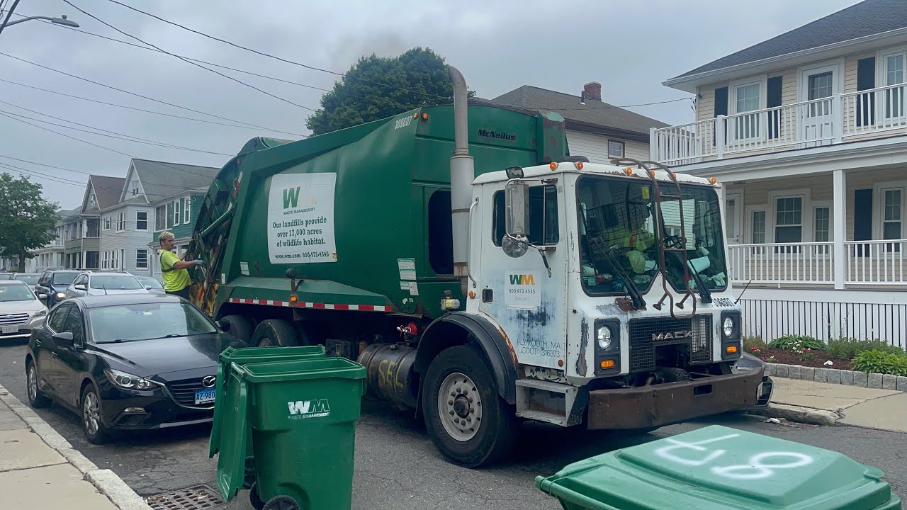 Waste Management 309607 ~ Mack MR McNeilus Rear Loader