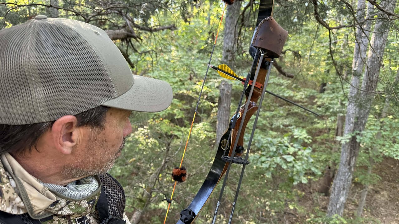 Kentucky Traditional Bowhunting Trip Hunt #1 // Traditional Archery // Recurve Bowhunting