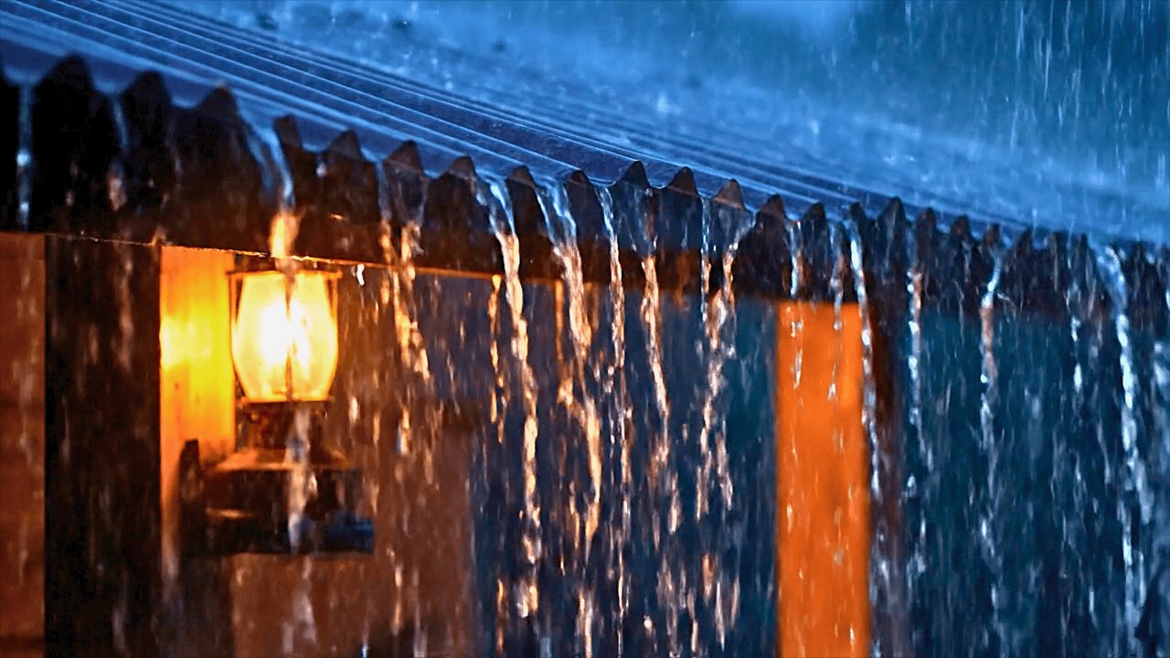 Som de Chuva para Dormir e Curar a Insônia | Barulho de Chuva e Trovões no Telhado Acalmando a Mente