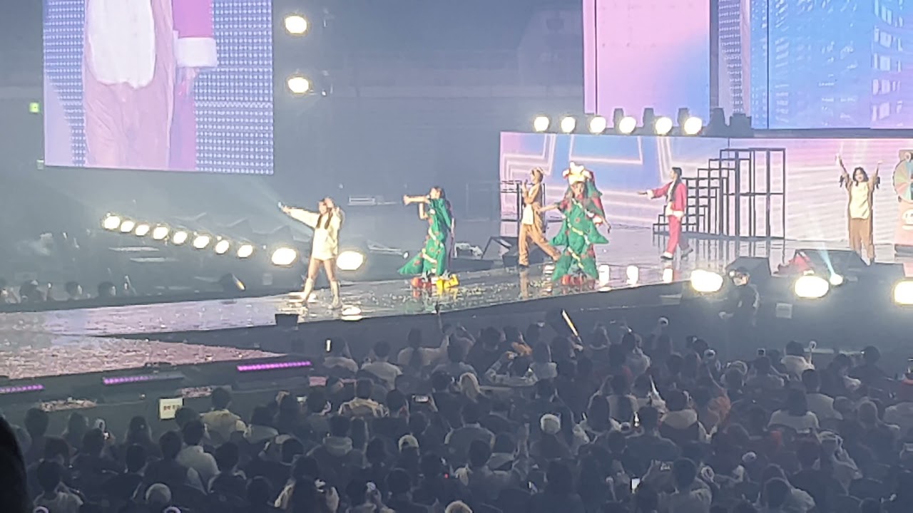 TWICE 4TH WORLD TOUR 'III' IN SEOUL DAY 2 앙코르 무대