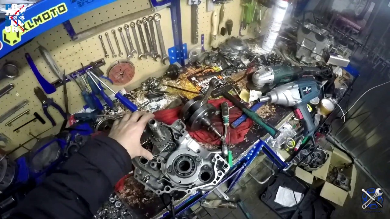 Rozpoławianie silnika Yamaha WR400 | Wał z zatartym korbowodem wyjęty