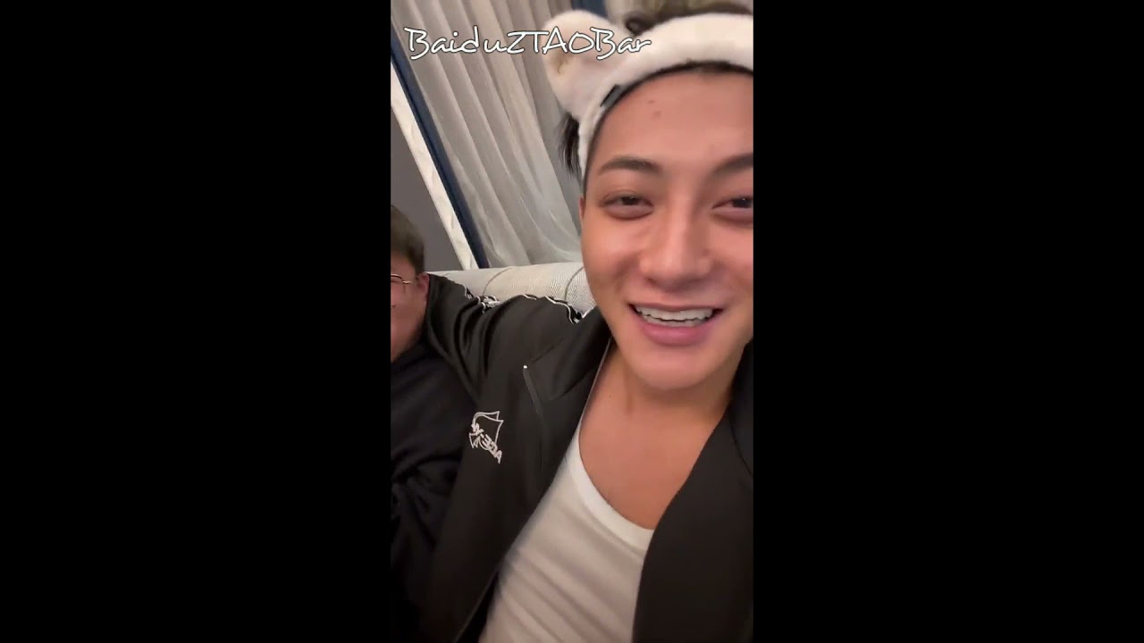 [Eng Sub] 211001 Z.TAO Doing Livestream On Kwai App | 黄子韬 快手直播