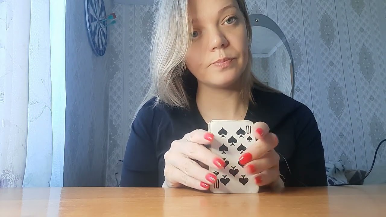 ASMR BUBBLE GUM AND Playing cards