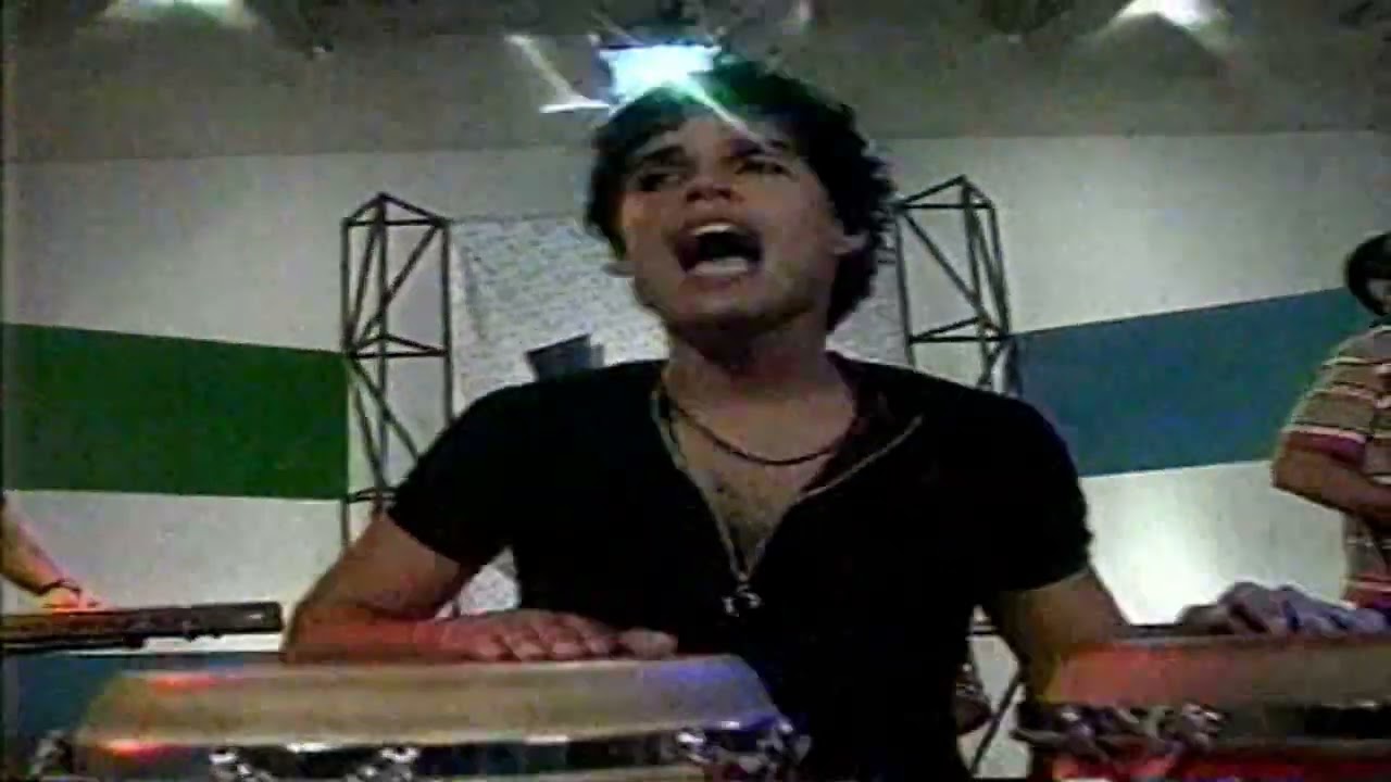 Pedro Suárez-Vértiz - La niña bella (Tv Uranio 15) El video más curioso..