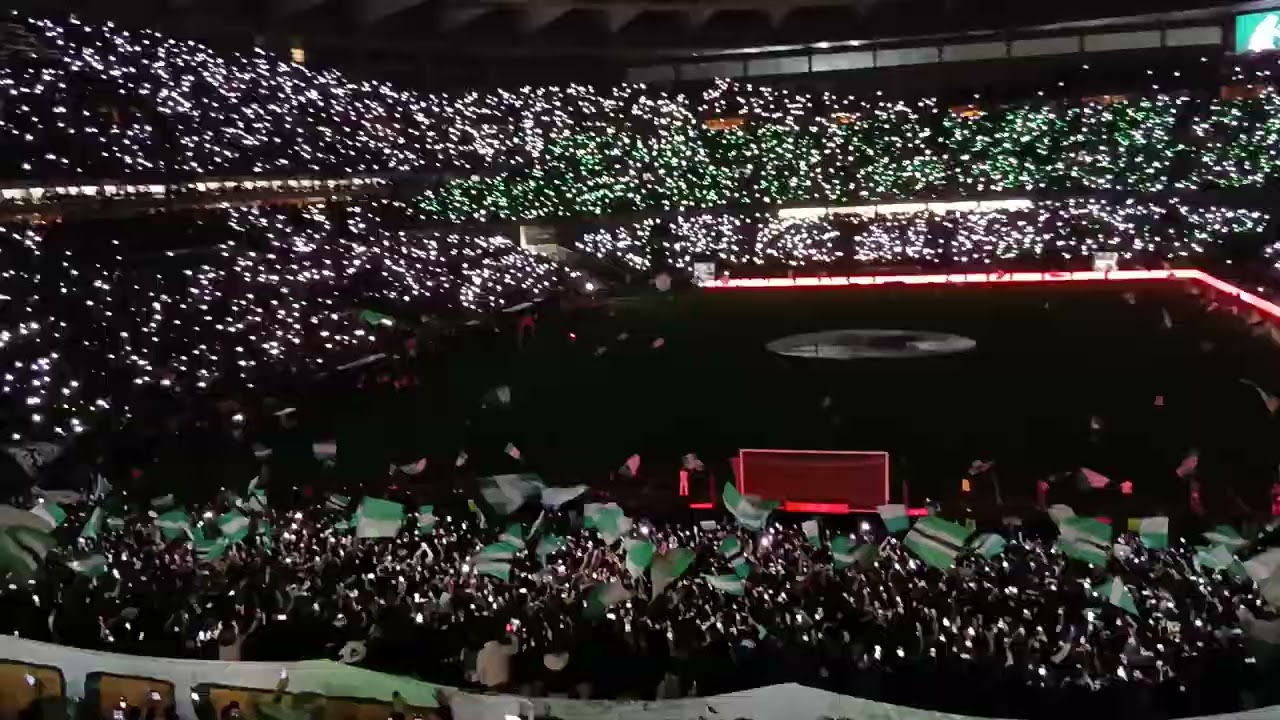 Espectáculo de luces verdiblancas.