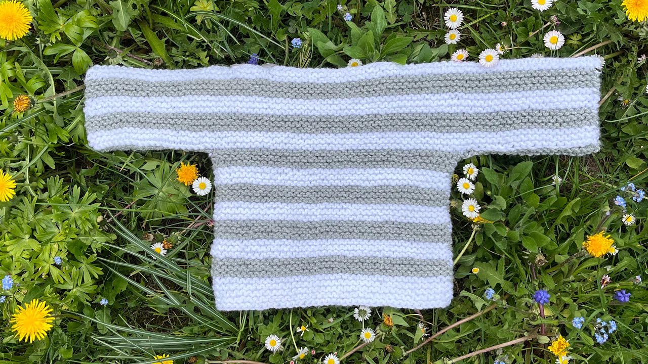 Babypulli grau-weiß stricken