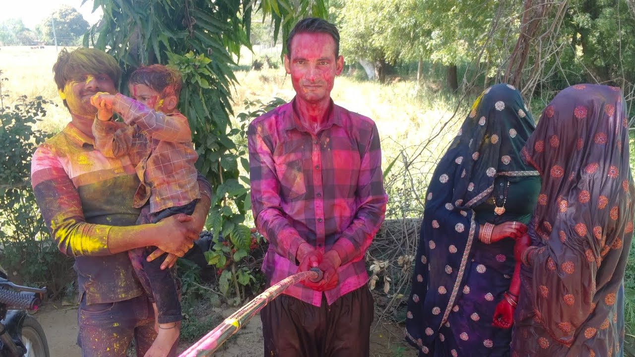 #Happy_Holi #poojasamay #दोनों_भाभियों_से_खेली_धूमधाम_से_होली