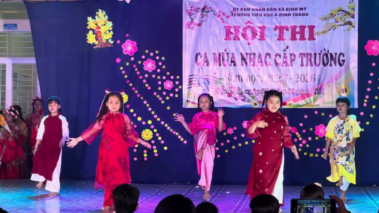 Tết Đông Đầy - Múa Nhóm 