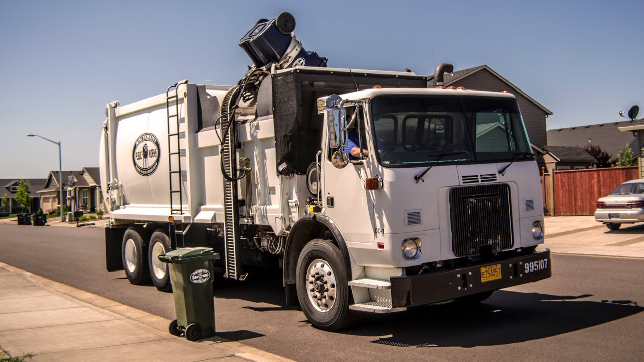 Volvo WX64 - Wittke Crocodile Garbage Truck (w/ PendPac Arm)
