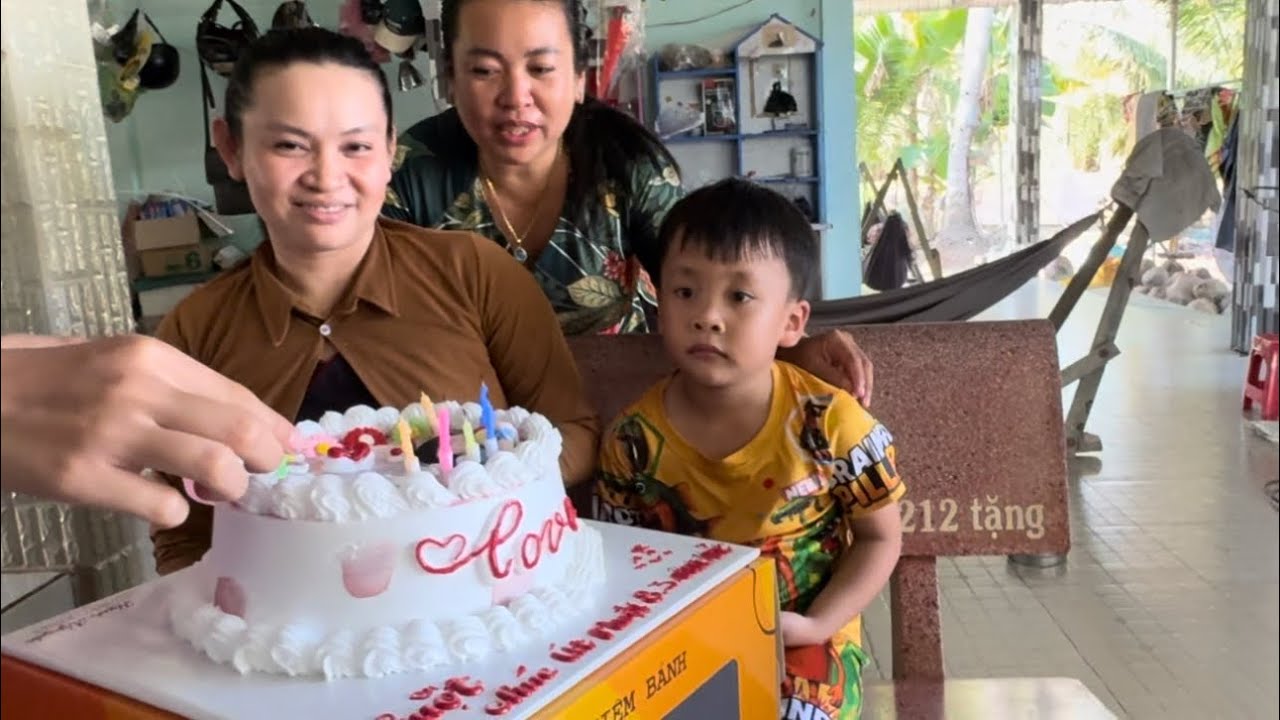 Chuột Với Mẹ Tặng Quà 8/3 Bất Ngờ Cho Út Muội #ngocdieuvlog #chuottangqua8/3choutmuoi