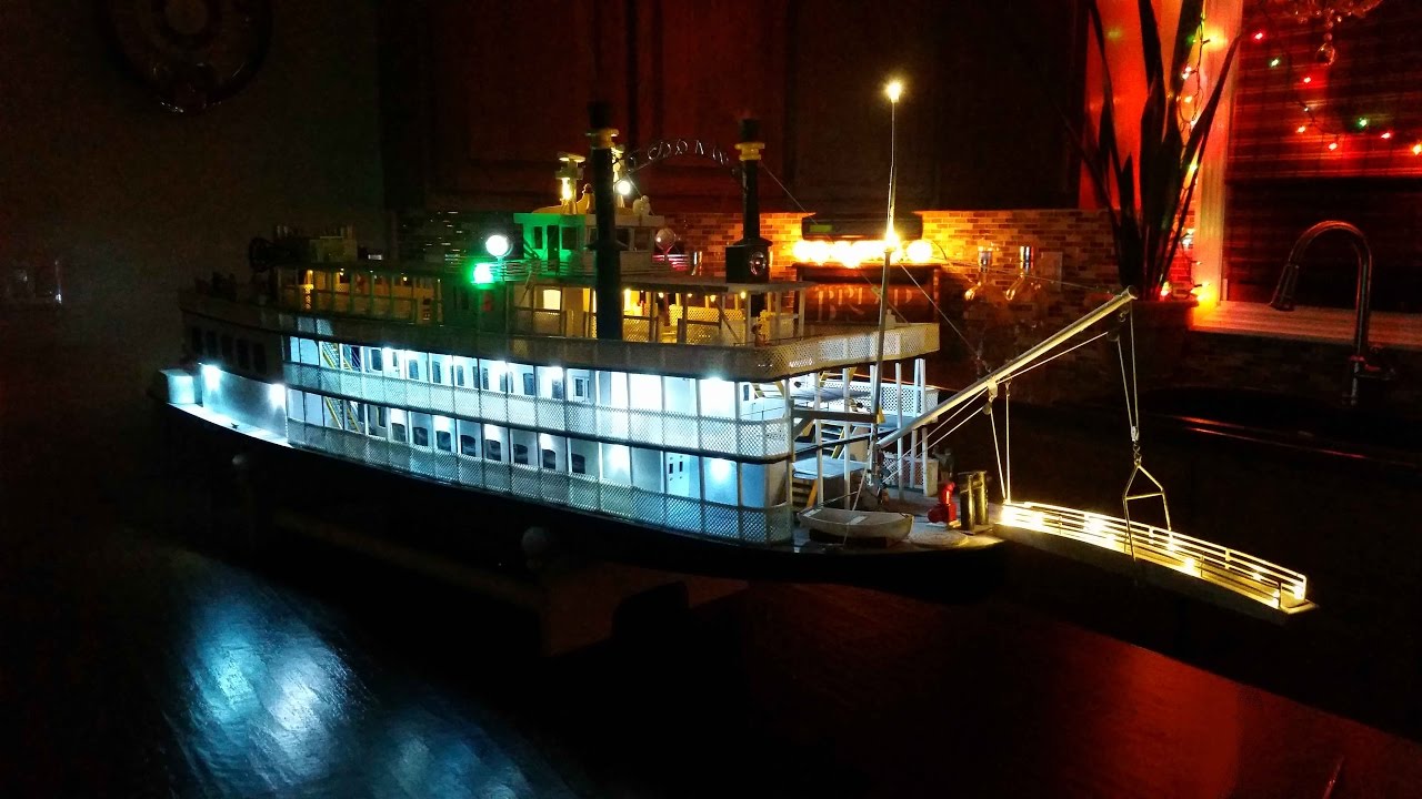 New Orleans Creole Queen R/C Paddel wheel river boat