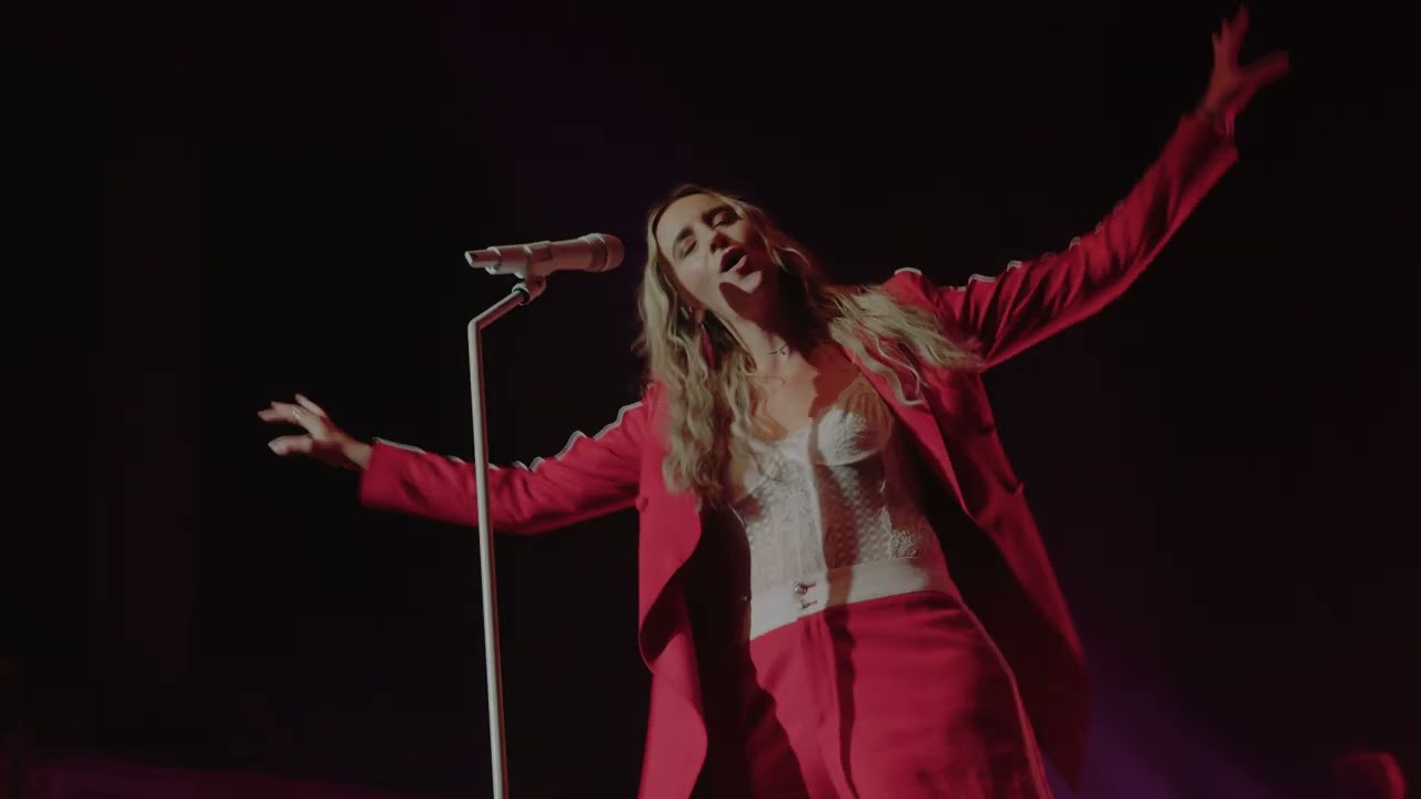 Kaylee Bell - 'Take It To The Highway'