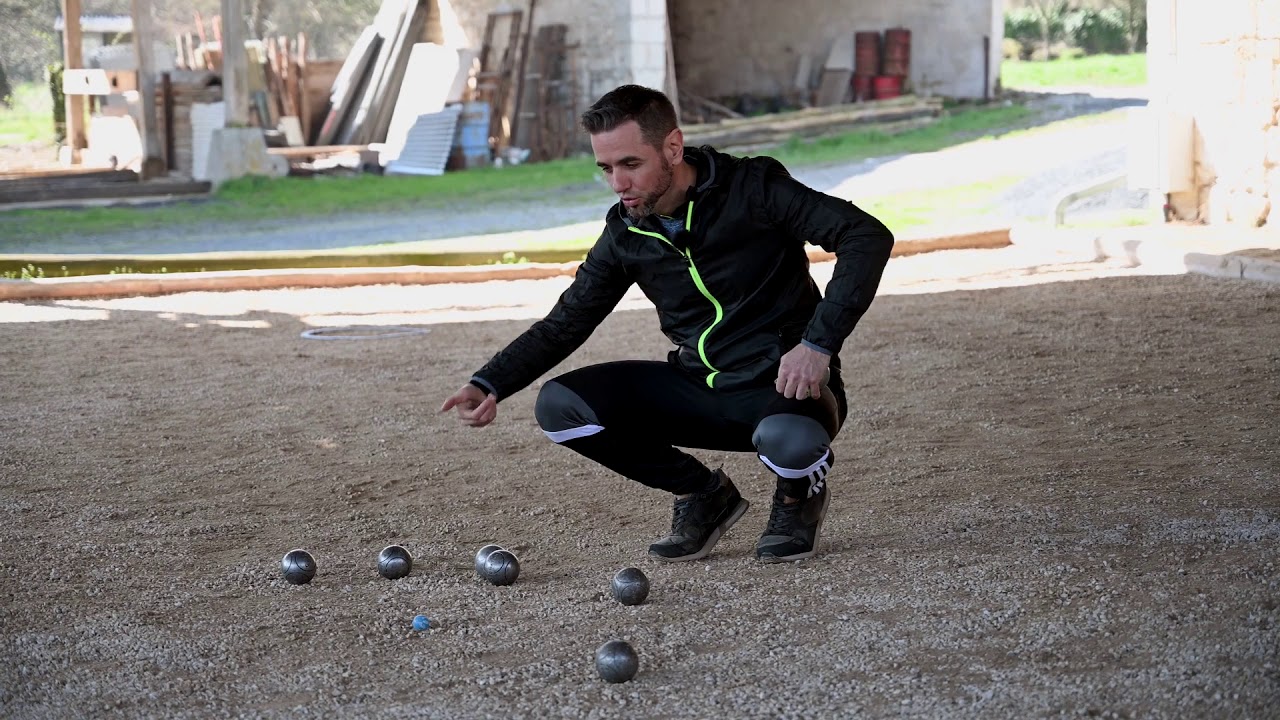 25 Pétanque - Tourner la boule à gauche