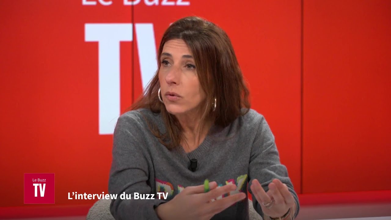 « Je ne supporte pas ma voix ! » Nathalie Lévy évoque son lien avec son talent vocal dans En aparté