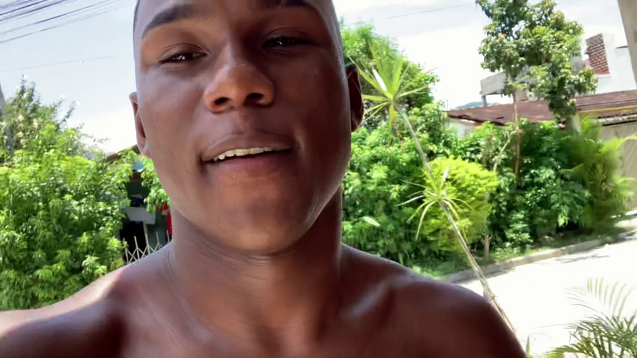 Kkkkkkkkk Na virada do Natal ou do Ano Novo era só um rajadão pro alto kkkkkkkk