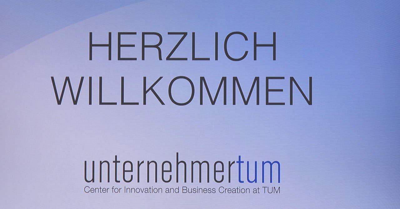Natascha Kohnen und Thorsten Sch&auml;fer-G&uuml;mbel besuchen die UnternehmerTUM Garching