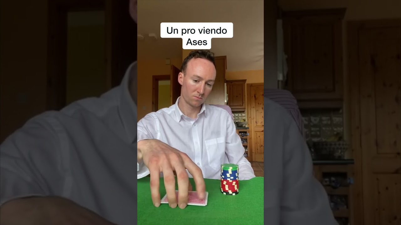 Reacci&oacute;n de un jugador pro de poker y un novato cuando se les reparte un par de ases #shorts