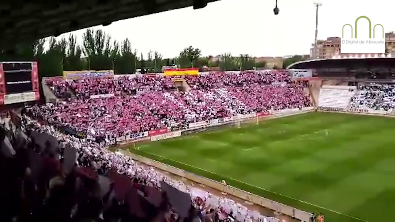 Así cantó el Carlos Belmonte el himno del Alba