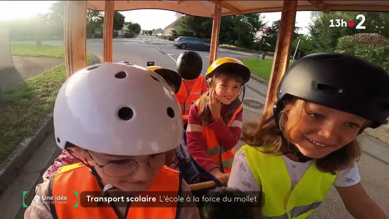 Réportage sur le vélobus pour amener les enfants à l'école.