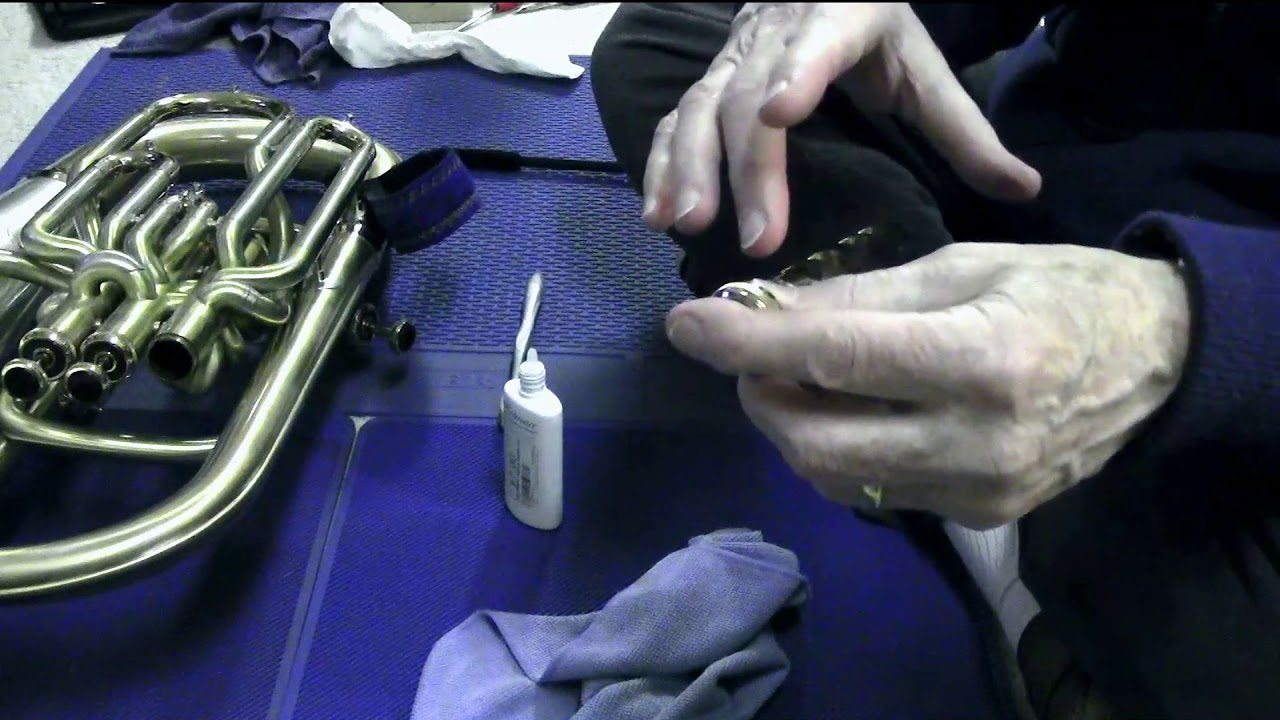 Cleaning & Oiling Piston Valves for Baritone Horn Euphonium Tuba and Bottom-Sprung Trumpet Valves