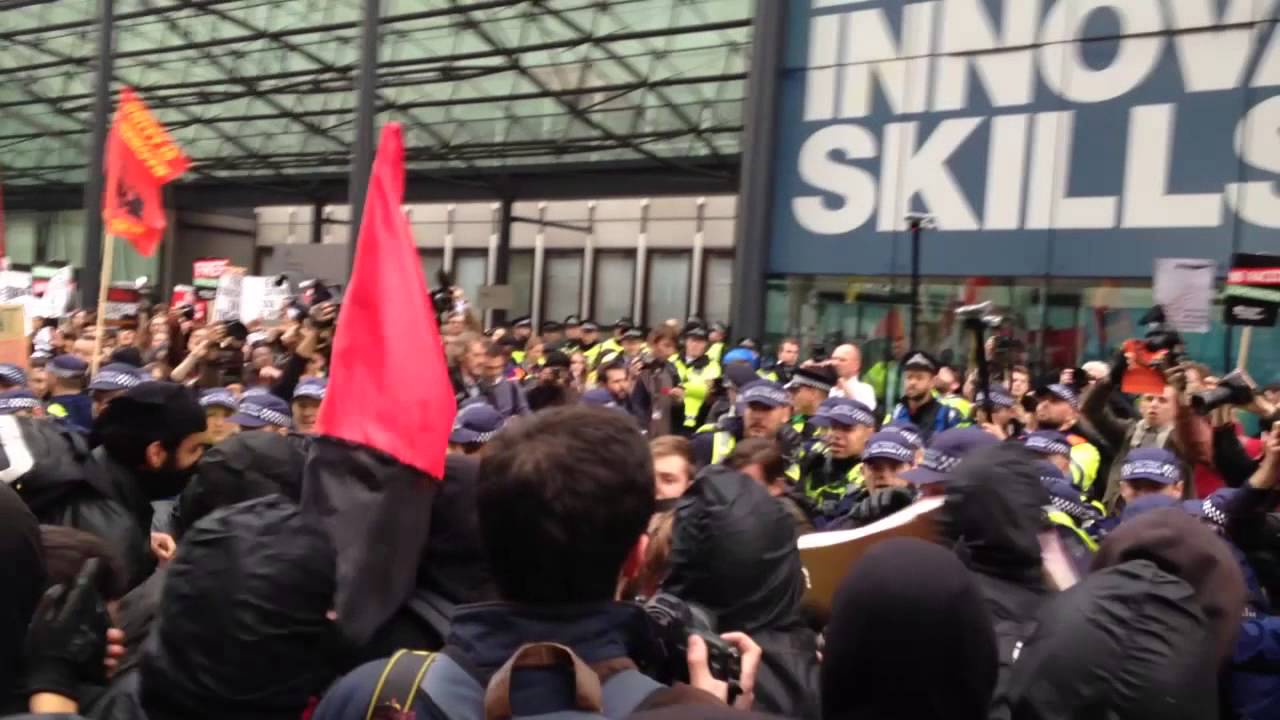Student protest turns violent amid clashes over cuts to grants