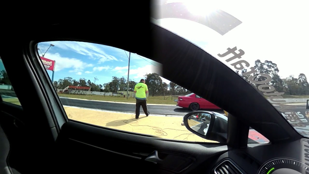 Golf Mk7 R Drag Race with Commodore 22Sep18