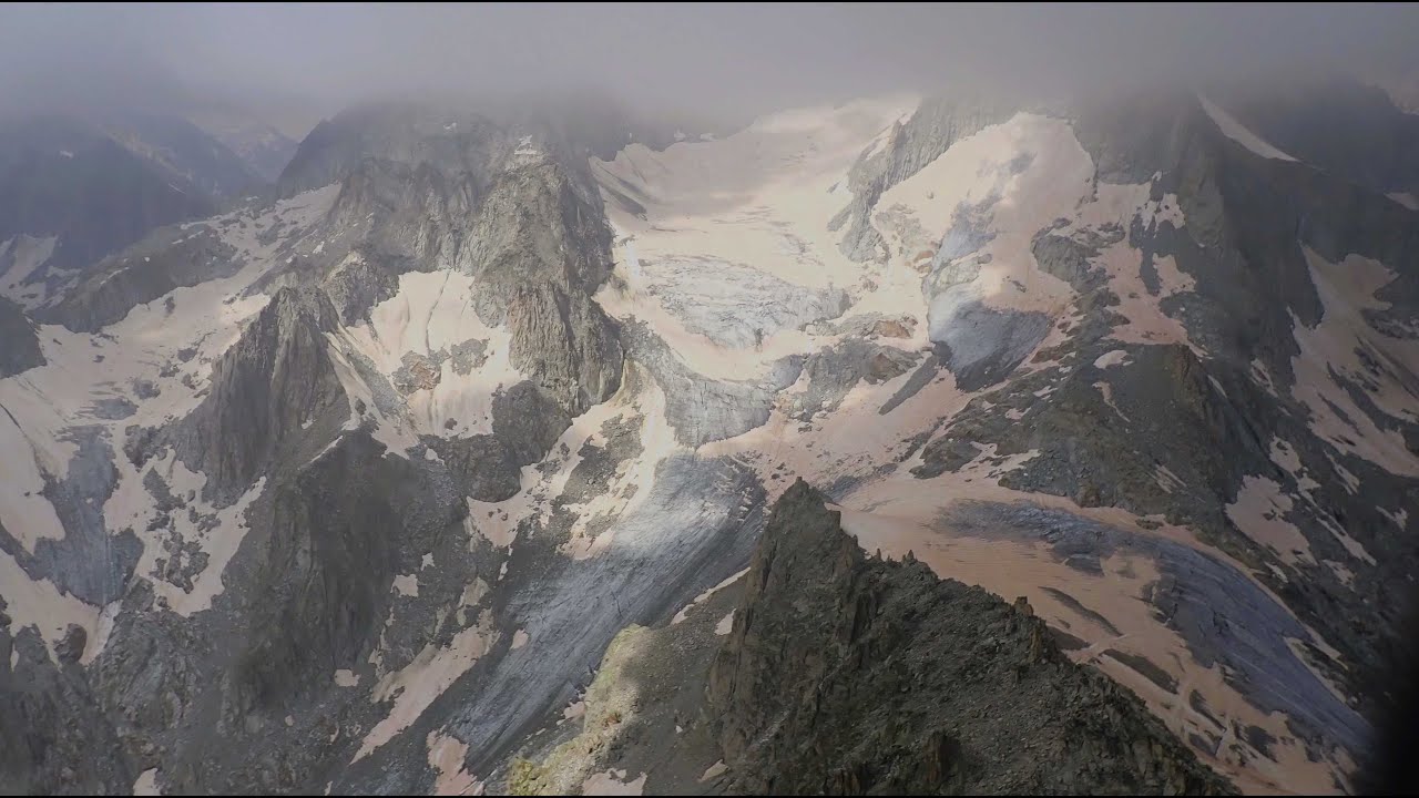 Flug über die letzten Gletscher  der Alpen