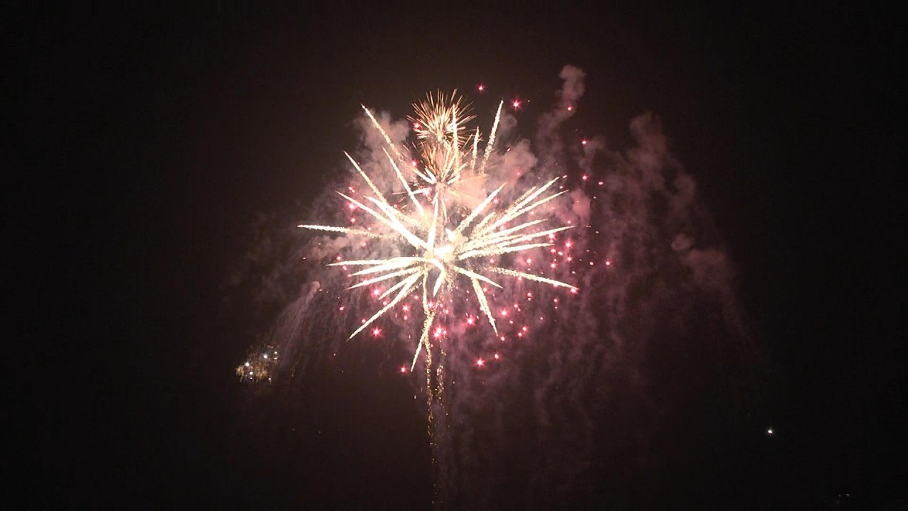 Factory Wholesale 1 Inch and 1.2 inch 210 Shots Cake Fireworks 1.3g Professional Pyrotechnics