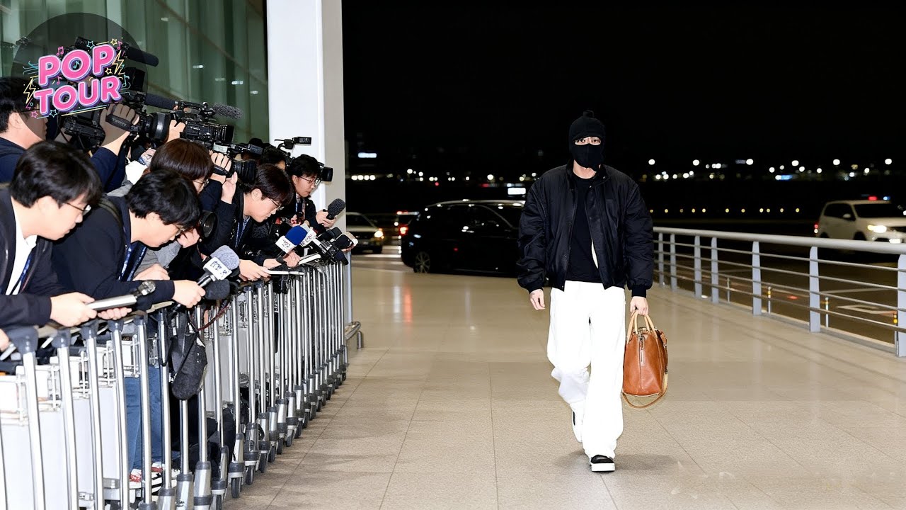 Чонгук из BTS только что прибыл в аэропорт один! Оказывается, он только что получил эту награду.