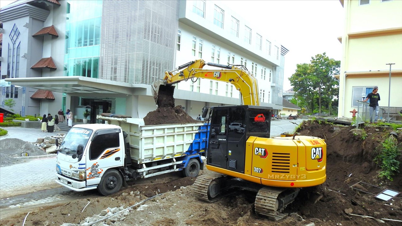 POWERFUL CAT 307E: Watch This Excavator CRUSH the Dirt Loading!