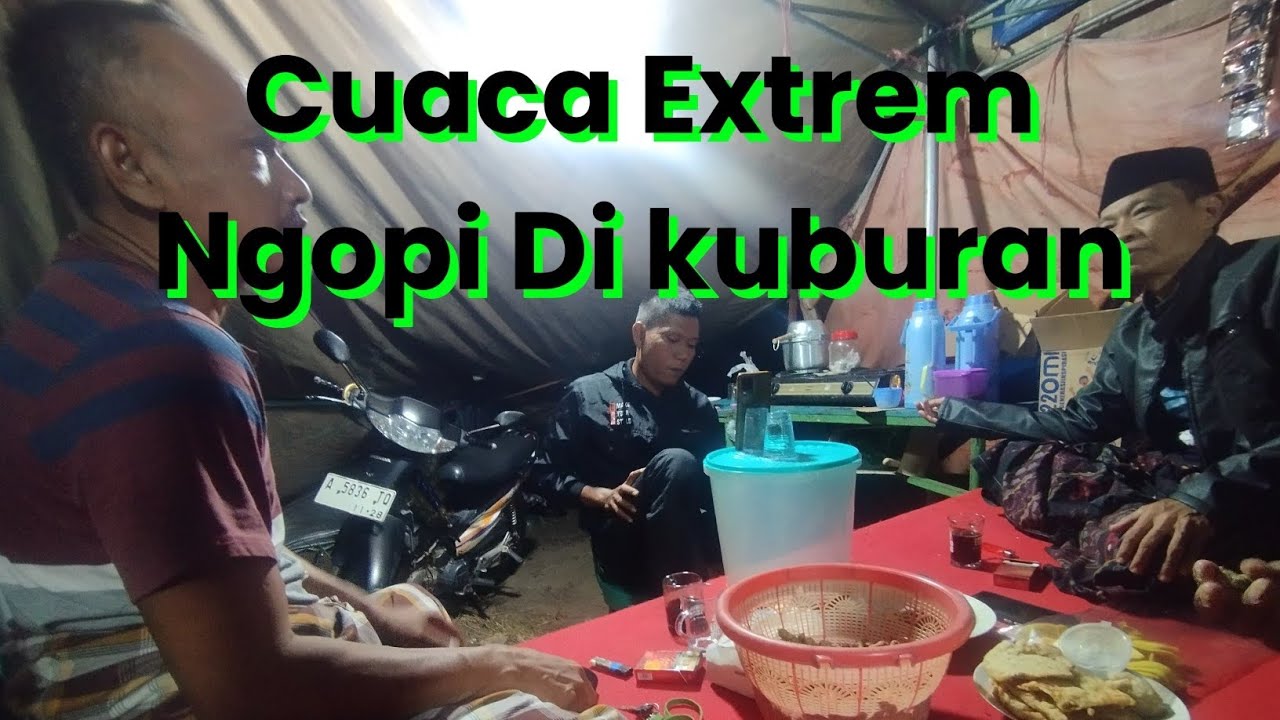Malam Dikuburan || Hujan Deras Dan Angin kencang